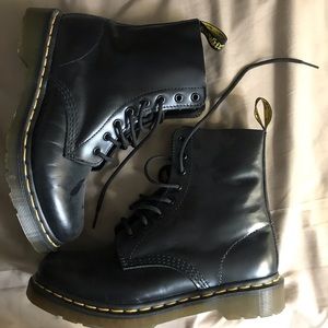 BLACK DOC MARTEN BOOTS!
